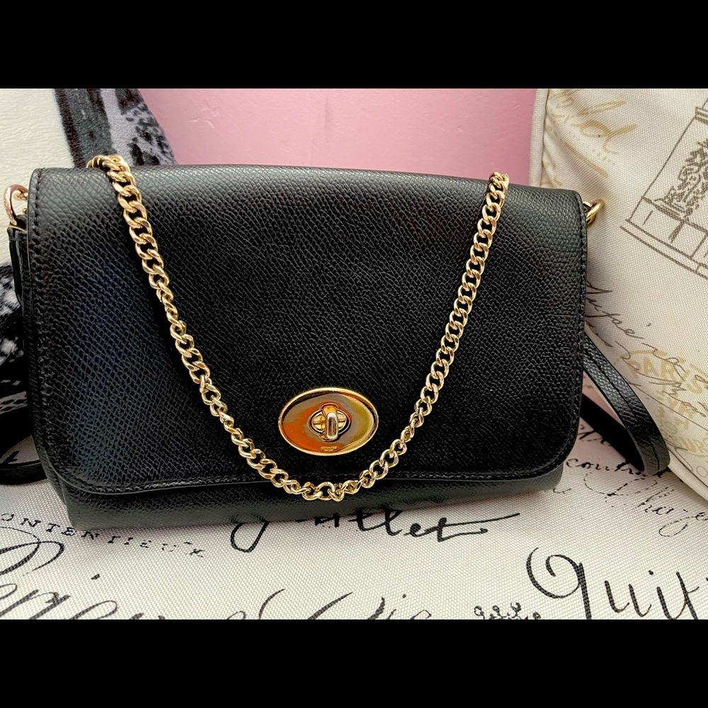 Coach. Black. Shoulder bag.